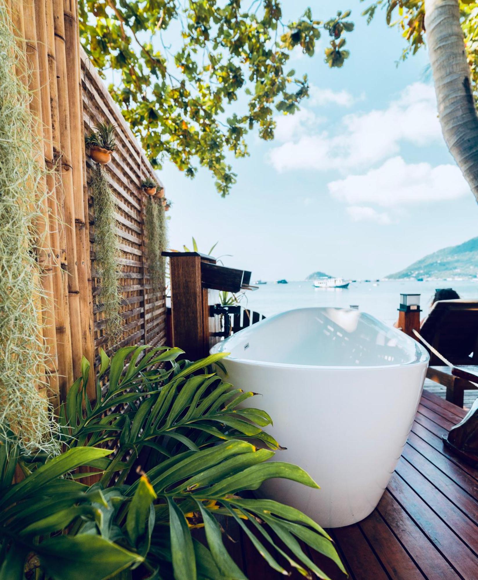 Natures Edge Beachfront Luxury Glamping เกาะเต่า